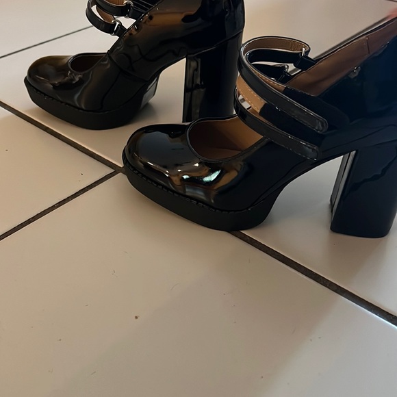 Black Patent Dual Strap Mary Jane Platform Chunky Pumps - Picture 3 of 11